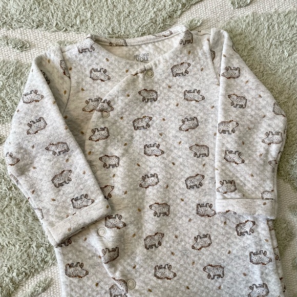 Carter’s Quilted Bear Leaf Print Footie Pajamas in Gray/Brown - 9 Months - Picture 2 of 3
